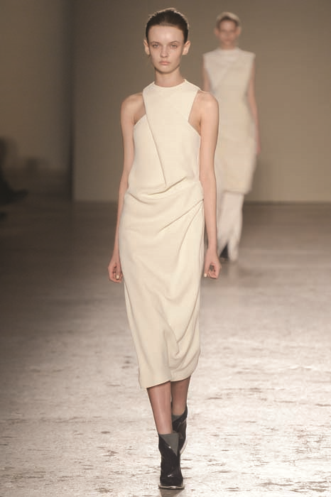 İTALYAN TASARIMCI GABRIELE COLANGELO SANATTAN  İLHAM ALIYOR