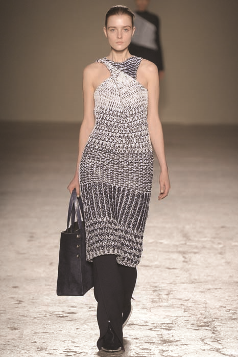 İTALYAN TASARIMCI GABRIELE COLANGELO SANATTAN  İLHAM ALIYOR