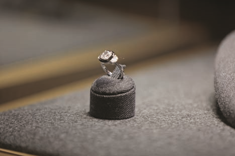 ÜNLÜLERİN MÜCEVHER TASARIMCISI  İSTANBUL’DA TANITIM YAPTI