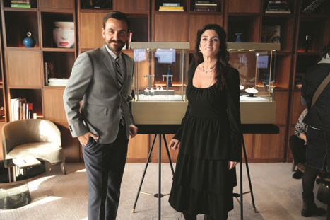 ÜNLÜLERİN MÜCEVHER TASARIMCISI  İSTANBUL’DA TANITIM YAPTI