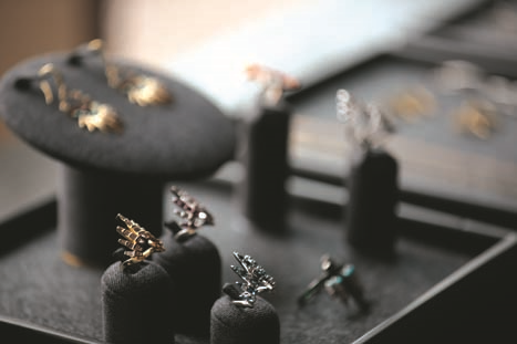 ÜNLÜLERİN MÜCEVHER TASARIMCISI  İSTANBUL’DA TANITIM YAPTI