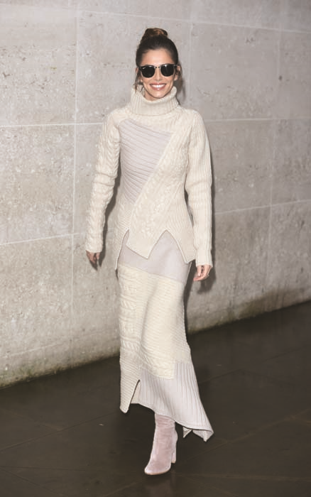 İNGİLİZ ŞARKICI CHERYL FERNANDEZ-VERSINI MODA TUTKUNLARININ YAKIN TAKİBİNDE