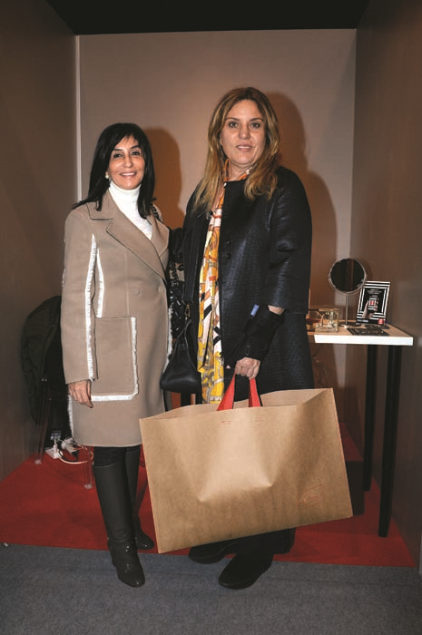 YILBAŞI ALIŞVERİŞ GÜNLERİNDE ÜNLÜ İSİMLER BULUŞTU