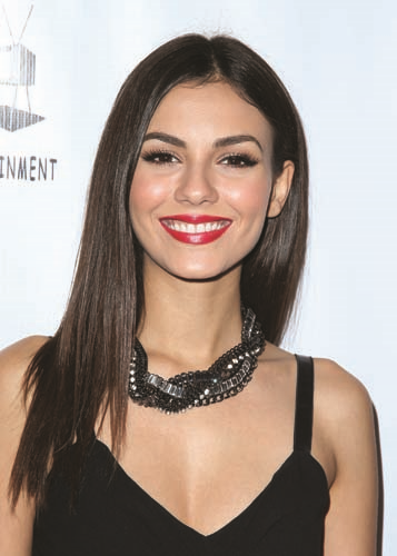 KIRMIZI HALININ EN GÖZDE  SAÇ MODELLERİ