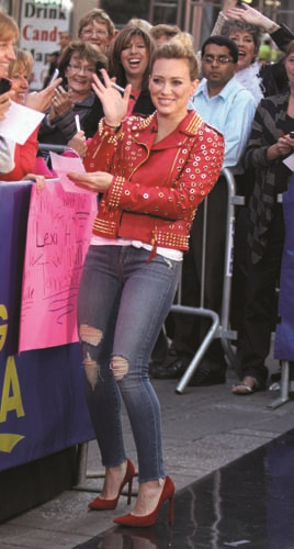 HILARY DUFF BOHEM VE ROCK  AKSESUARLARI ÇOK SEVİYOR