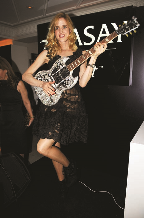 PIRLANTANIN IŞILTISI MÜZİĞİN ENERJİSİYLE BULUŞTU 