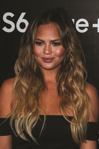 KIRMIZI HALININ EN GÖZDE  SAÇ MODELLERİ