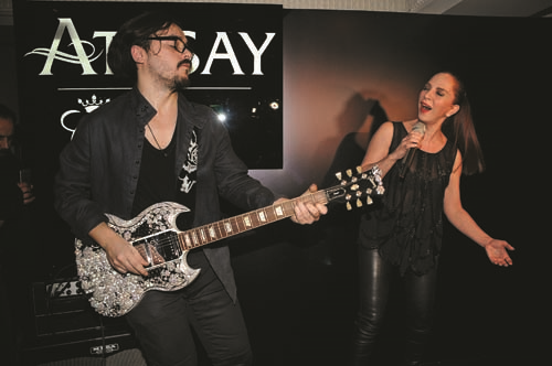 PIRLANTANIN IŞILTISI MÜZİĞİN ENERJİSİYLE BULUŞTU 