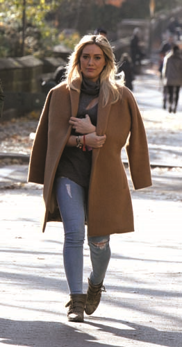 HILARY DUFF BOHEM VE ROCK  AKSESUARLARI ÇOK SEVİYOR