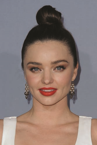 KIRMIZI HALININ EN GÖZDE  SAÇ MODELLERİ