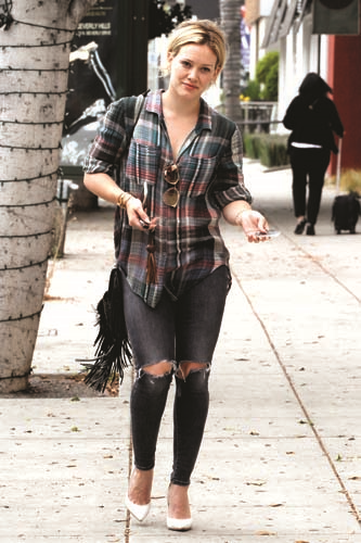 HILARY DUFF BOHEM VE ROCK  AKSESUARLARI ÇOK SEVİYOR