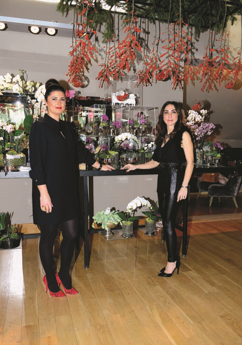 CEMİYETİN ÜNLÜ İSİMLERİ YILBAŞI ÇİÇEKLERİNİ  BİRLİKTE TASARLADI