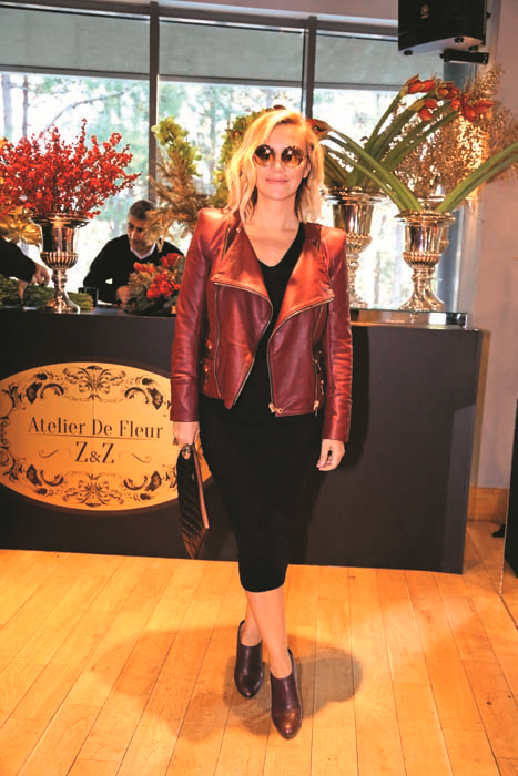 CEMİYETİN ÜNLÜ İSİMLERİ YILBAŞI ÇİÇEKLERİNİ  BİRLİKTE TASARLADI