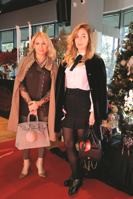 CEMİYETİN ÜNLÜ İSİMLERİ YILBAŞI ÇİÇEKLERİNİ  BİRLİKTE TASARLADI