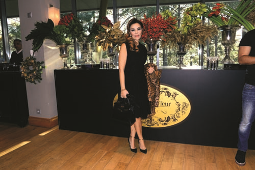 CEMİYETİN ÜNLÜ İSİMLERİ YILBAŞI ÇİÇEKLERİNİ  BİRLİKTE TASARLADI