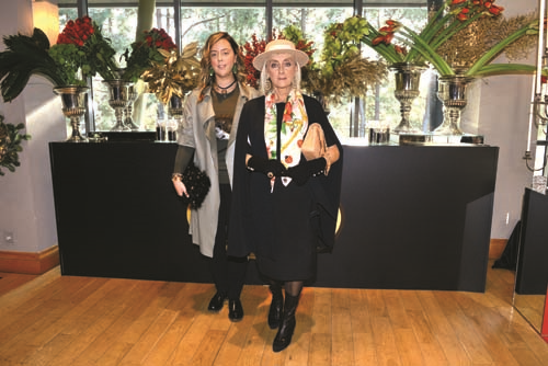 CEMİYETİN ÜNLÜ İSİMLERİ YILBAŞI ÇİÇEKLERİNİ  BİRLİKTE TASARLADI