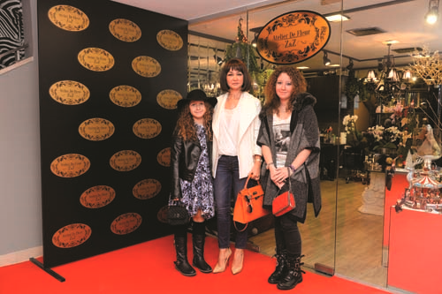 CEMİYETİN ÜNLÜ İSİMLERİ YILBAŞI ÇİÇEKLERİNİ  BİRLİKTE TASARLADI