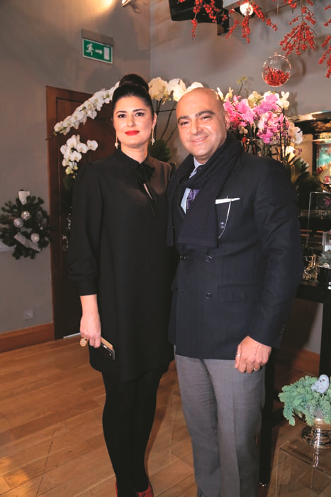 CEMİYETİN ÜNLÜ İSİMLERİ YILBAŞI ÇİÇEKLERİNİ  BİRLİKTE TASARLADI