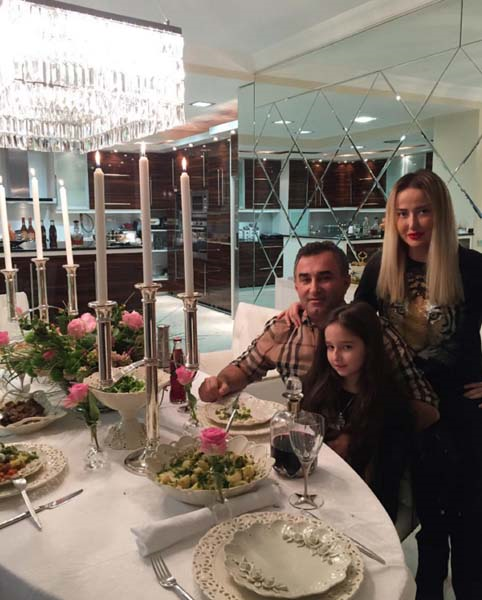 YENİ YILI BÖYLE KUTLADILAR 