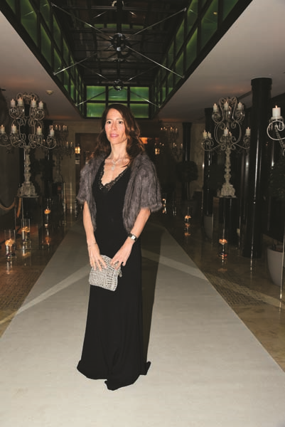 HANDE ALPATA VE ALİ KALAYCIOĞLU DÜNYA EVİNE GİRDİ