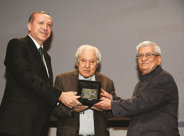 CUMHURBAŞKANI ERDOĞAN’IN  KATILIMIYLA “NECİP FAZIL  ÖDÜLLERİ” SAHİPLERİNİ BULDU