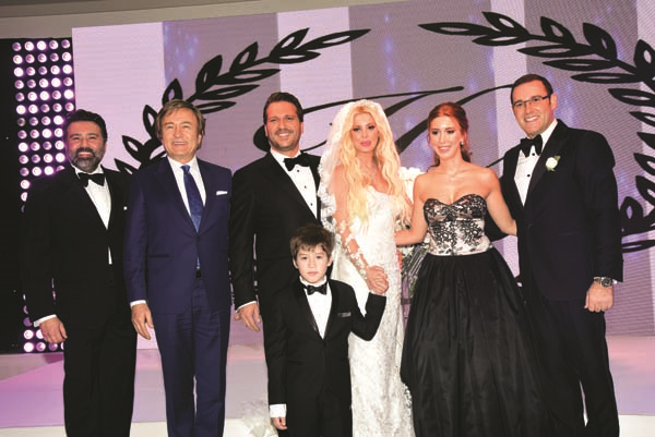 HANDE ALPATA VE ALİ KALAYCIOĞLU DÜNYA EVİNE GİRDİ