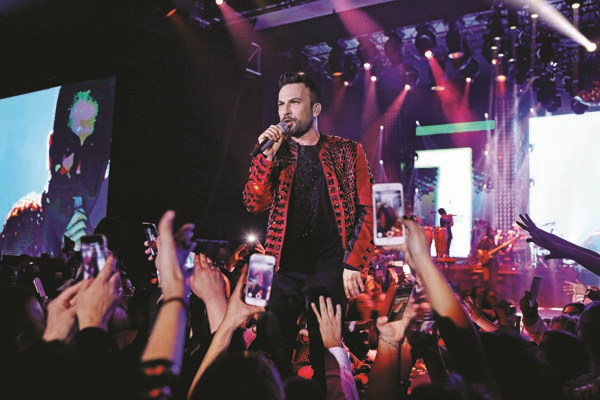 MEGASTAR TARKAN  KIBRIS’I COŞTURDU