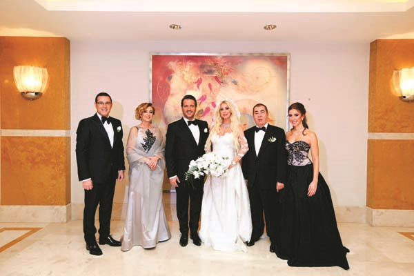 HANDE ALPATA VE ALİ KALAYCIOĞLU DÜNYA EVİNE GİRDİ