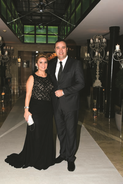 HANDE ALPATA VE ALİ KALAYCIOĞLU DÜNYA EVİNE GİRDİ