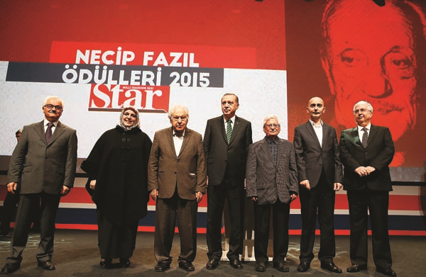 CUMHURBAŞKANI ERDOĞAN’IN  KATILIMIYLA “NECİP FAZIL  ÖDÜLLERİ” SAHİPLERİNİ BULDU