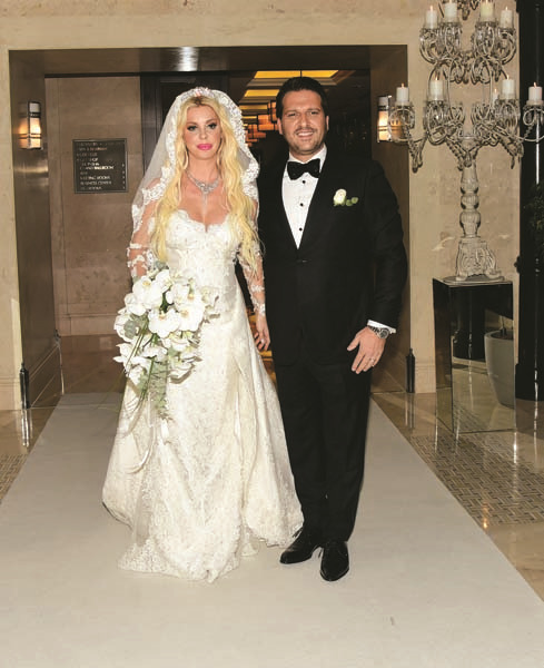 HANDE ALPATA VE ALİ KALAYCIOĞLU DÜNYA EVİNE GİRDİ