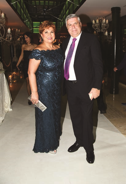 HANDE ALPATA VE ALİ KALAYCIOĞLU DÜNYA EVİNE GİRDİ