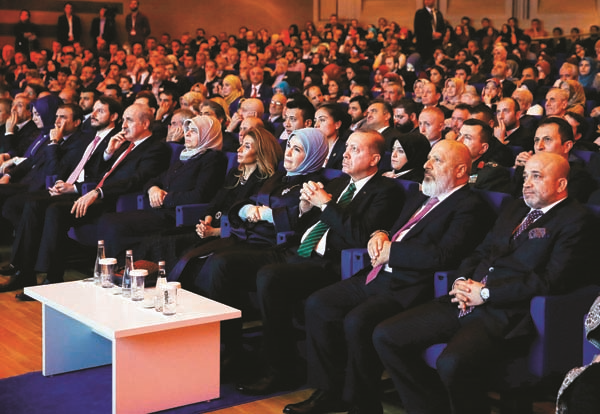 CUMHURBAŞKANI ERDOĞAN’IN  KATILIMIYLA “NECİP FAZIL  ÖDÜLLERİ” SAHİPLERİNİ BULDU