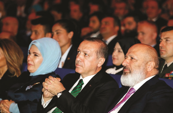 CUMHURBAŞKANI ERDOĞAN’IN  KATILIMIYLA “NECİP FAZIL  ÖDÜLLERİ” SAHİPLERİNİ BULDU