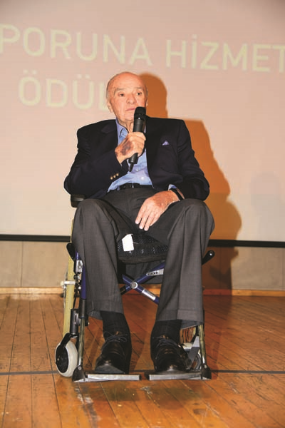 İŞ ADAMI ŞARIK TARA’YA TÜRK SPORUNA HİZMET ÖDÜLÜ