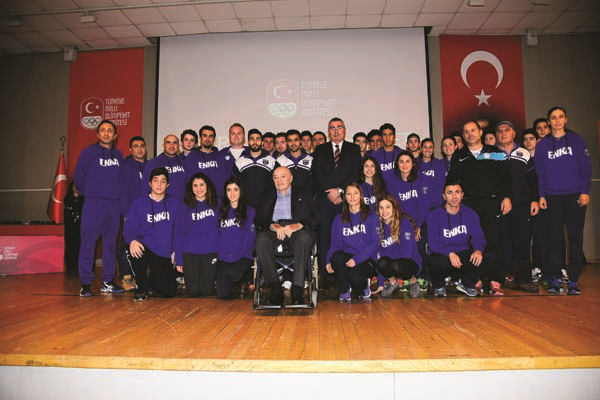 İŞ ADAMI ŞARIK TARA’YA TÜRK SPORUNA HİZMET ÖDÜLÜ