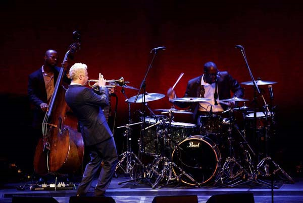 ERDODER DERNEĞİ ÜYELERİ CHRİS BOTTİ KONSERİNDE BİR ARAYA GELDİ