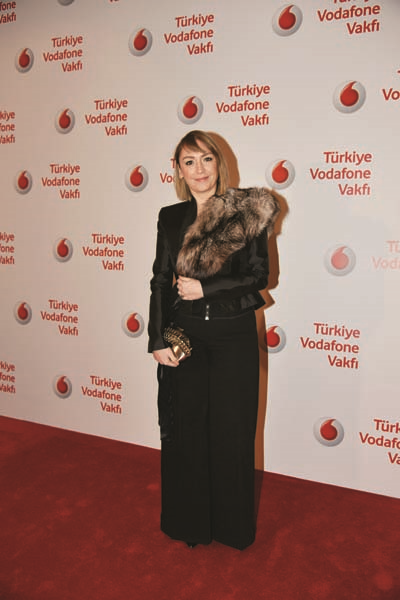 ÜNLÜ SİMALAR TÜRKİYE VODAFONE VAKFI’NIN GALA GECESİNDE BULUŞTU