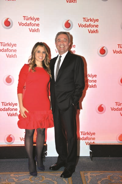 ÜNLÜ SİMALAR TÜRKİYE VODAFONE VAKFI’NIN GALA GECESİNDE BULUŞTU