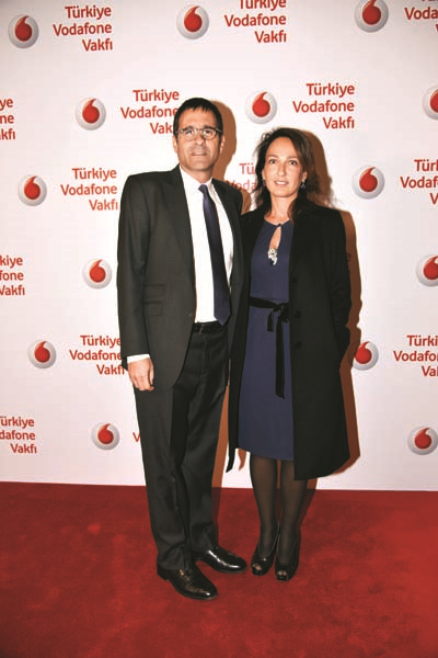 ÜNLÜ SİMALAR TÜRKİYE VODAFONE VAKFI’NIN GALA GECESİNDE BULUŞTU