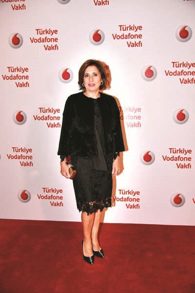 ÜNLÜ SİMALAR TÜRKİYE VODAFONE VAKFI’NIN GALA GECESİNDE BULUŞTU