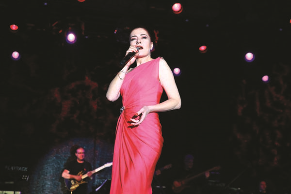 ÜNLÜ SİMALAR TÜRKİYE VODAFONE VAKFI’NIN GALA GECESİNDE BULUŞTU