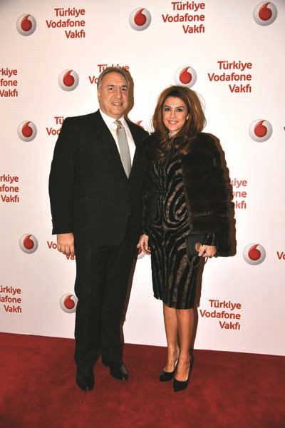 ÜNLÜ SİMALAR TÜRKİYE VODAFONE VAKFI’NIN GALA GECESİNDE BULUŞTU