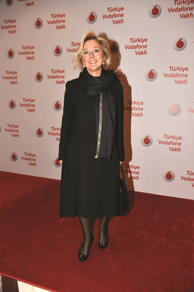 ÜNLÜ SİMALAR TÜRKİYE VODAFONE VAKFI’NIN GALA GECESİNDE BULUŞTU