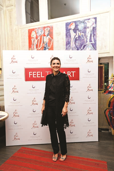 ESERLERİNİ  “SANAT KOKTEYLİ” DAVETİNDE TANITTILAR