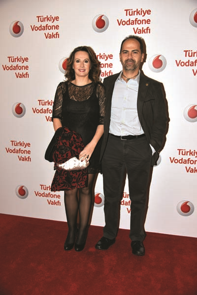 ÜNLÜ SİMALAR TÜRKİYE VODAFONE VAKFI’NIN GALA GECESİNDE BULUŞTU