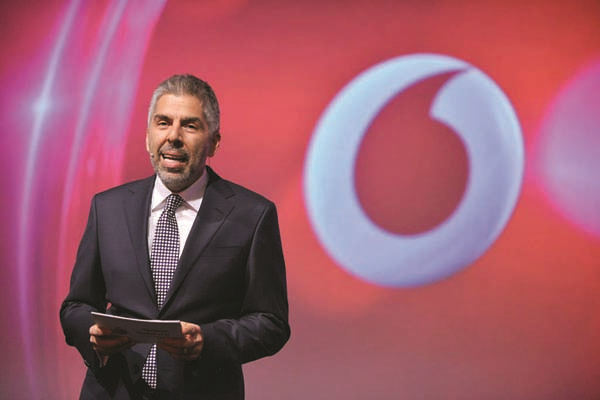 ÜNLÜ SİMALAR TÜRKİYE VODAFONE VAKFI’NIN GALA GECESİNDE BULUŞTU