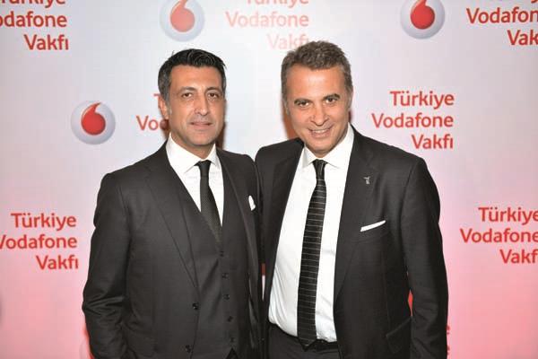 ÜNLÜ SİMALAR TÜRKİYE VODAFONE VAKFI’NIN GALA GECESİNDE BULUŞTU