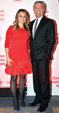 ÜNLÜ SİMALAR TÜRKİYE VODAFONE VAKFI’NIN GALA GECESİNDE BULUŞTU