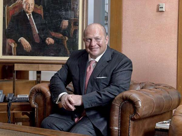 ÖZEL FOTOĞRAFLARLA MUSTAFA V. KOÇ